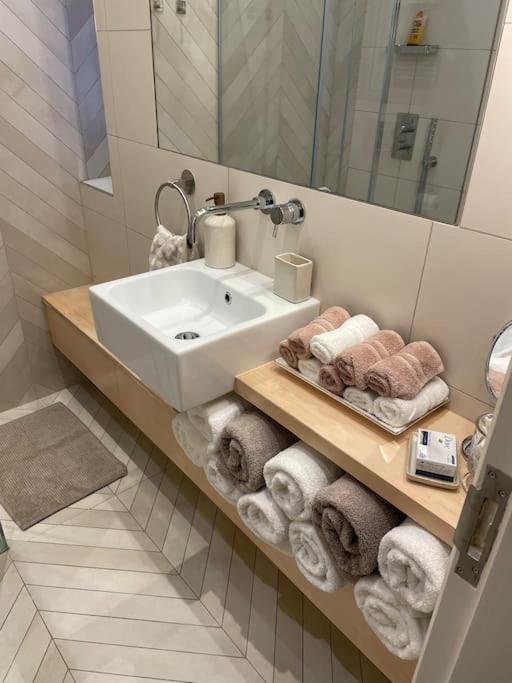 Stylish 3-Bedroom Flat In Kensington London Kültér fotó